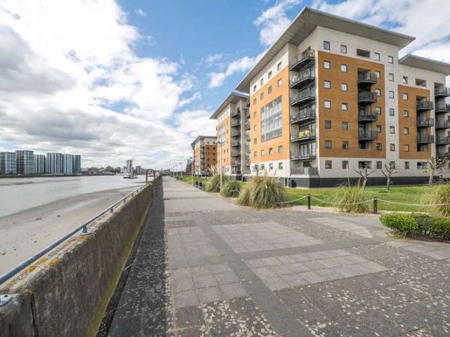 Flat for sale in North Woolwich, Greater London