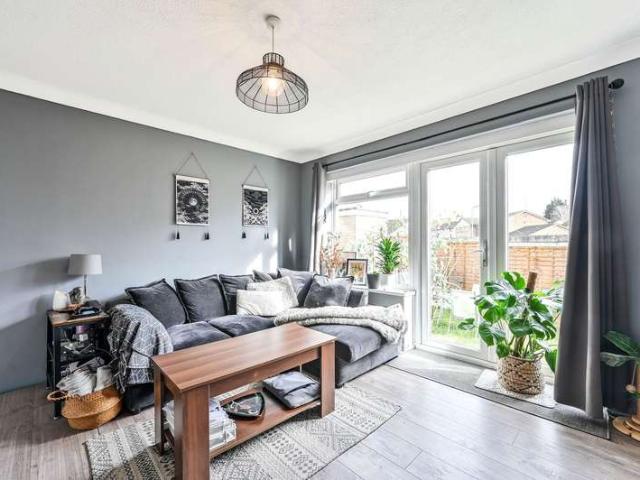 Flat for sale in Pachesham Park, Surrey