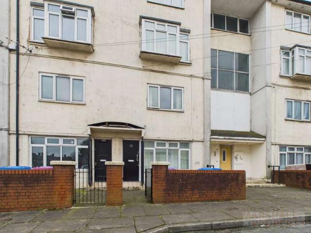 Flat for sale in Calderstones