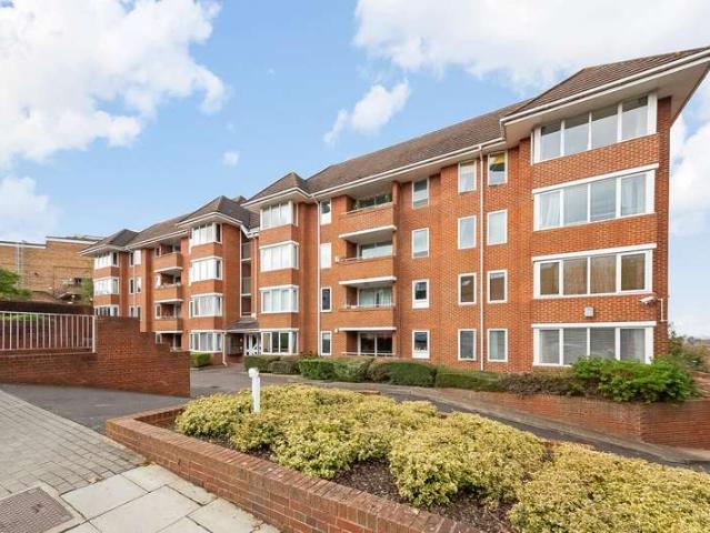Flat for sale in East Dulwich, Greater London