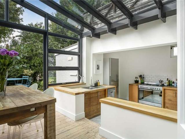 Flat for sale in Stroud Green, Greater London