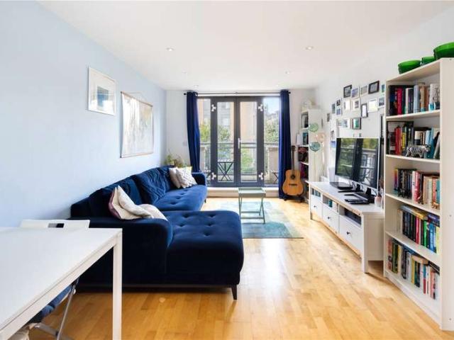 Flat for sale in Old Ford, Bow