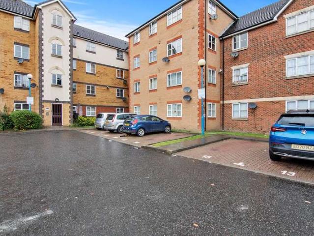 Flat for sale in Scrattons Farm, Greater London