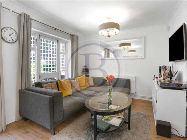 Flat for sale in Dartmouth Park, Greater London