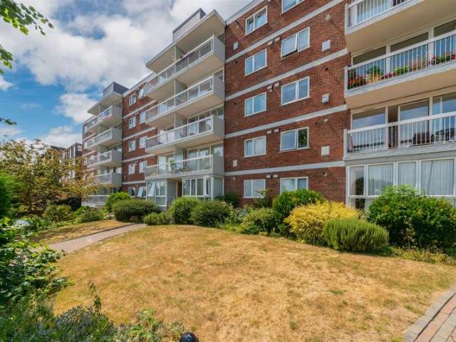 Flat for sale in Southfields, Greater London