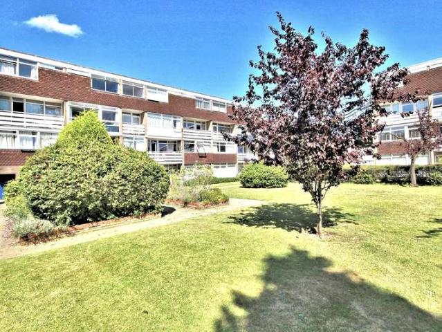 Flat for sale in Horsell, Woking
