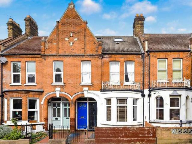 Flat for sale in London Borough of Waltham Forest, Greater London