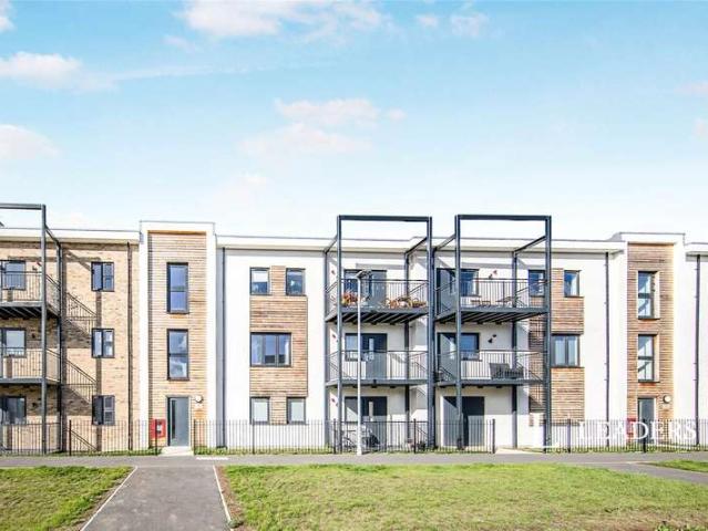 Flat for sale in Highwoods, Fordham Heath