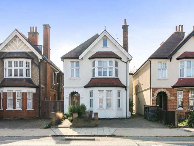 Flat for sale in Royal Borough of Kingston upon Thames, Greater London