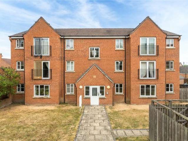 Flat for sale in Snittles Farm, Leeds