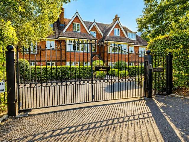 Flat for sale in Waverley Estate, Fole