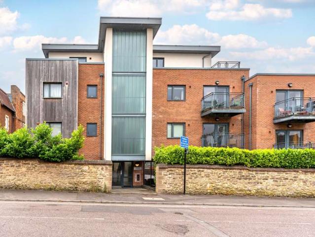 Flat for sale in Cowley, Oxford