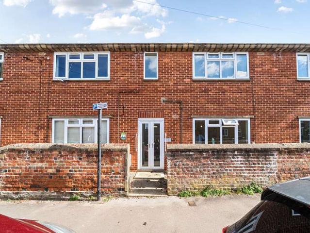 Flat for sale in Highfield, The Slade
