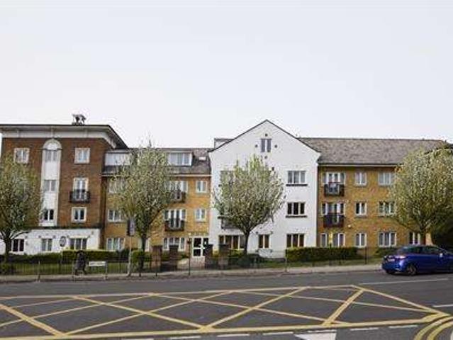 Flat for sale in Preston, Greater London