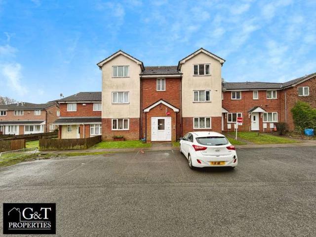 Flat for sale in Causeway Green, West Midlands