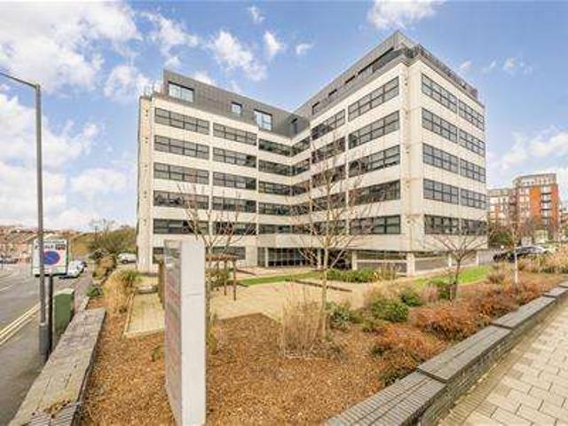 Flat for sale in Lane, Greater London