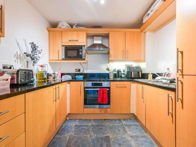 Flat for sale in Isle Of Dogs, Millwall