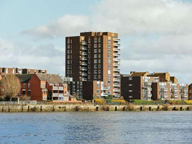 Flat for sale in Fulham, Hammersmith
