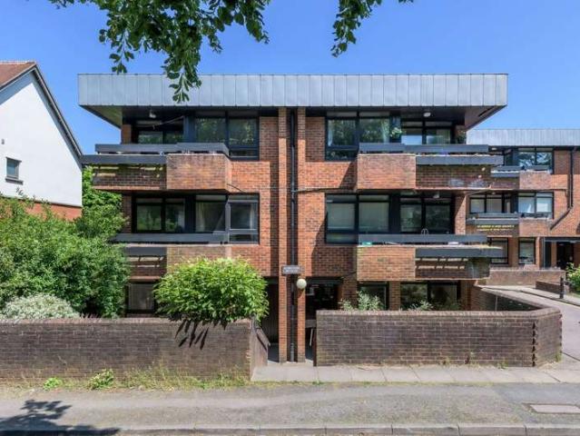 Flat for sale in St Albans, Five Acres