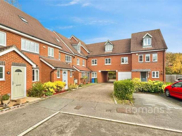 Flat for sale in Little Sandhurst