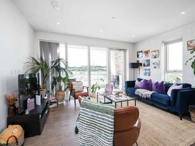 Flat for sale in Hornsey, Hornsey