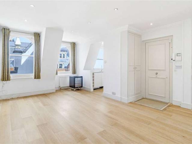 Flat for sale in Chelsea, Greater London