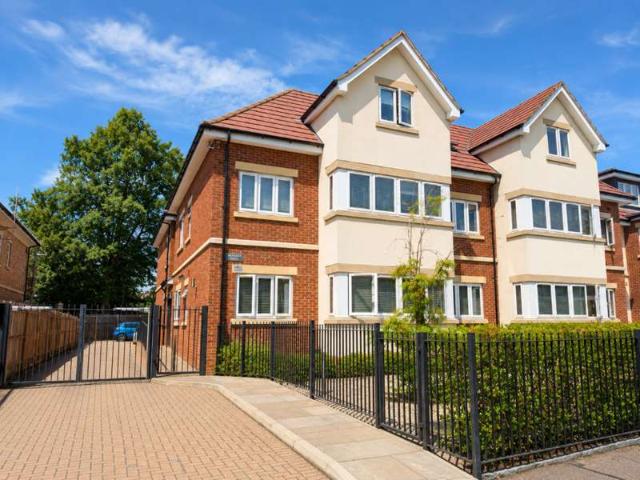 Flat for sale in Hatfield, Fretherne