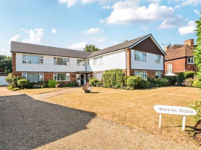 Flat for sale in Woking, Surrey