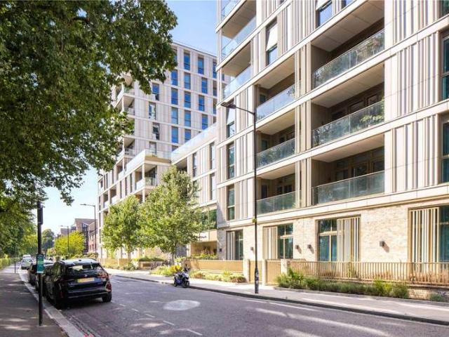 Flat for sale in Lower Clapton, Greater London