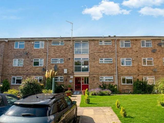 Flat for sale in Salisbury, Wiltshire