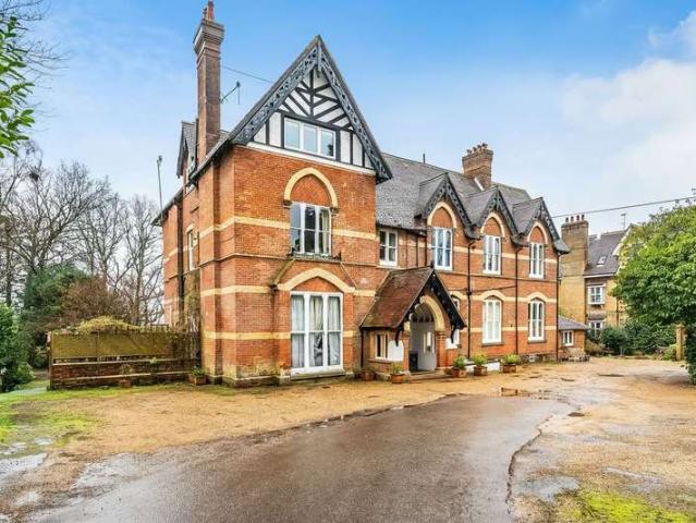 Flat for sale in Broadwater Down, Sandown Park