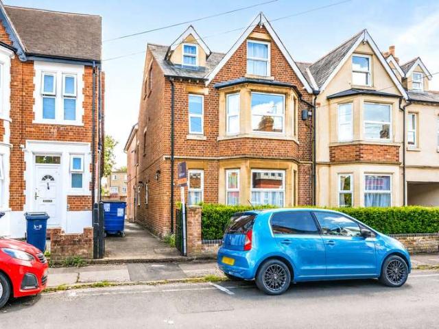 Flat for sale in Robin Hood, The Slade