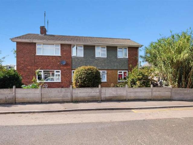 Flat for sale in The Bridge, Kent