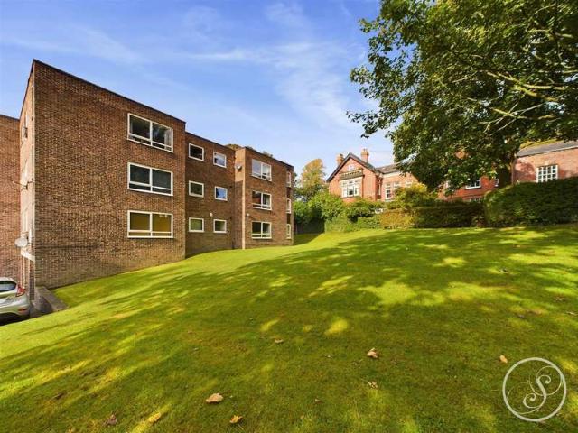 Flat for sale in Chapel Allerton, West Yorkshire