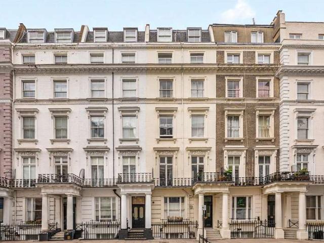 Flat for sale in Bayswater, Greater London