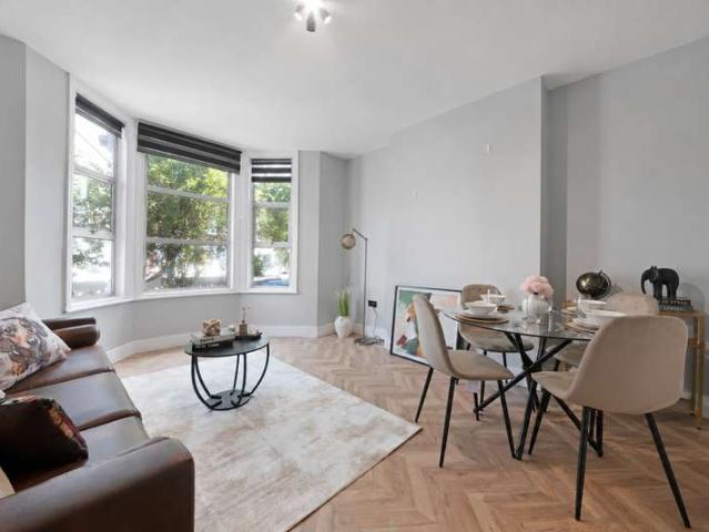 Flat for sale in Harlesden, Greater London