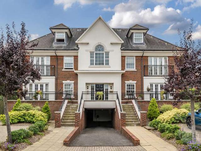 Flat for sale in Cobham, Elmbridge