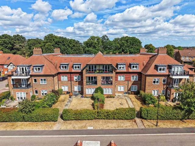 Flat for sale in Leatherhead, Mole Valley