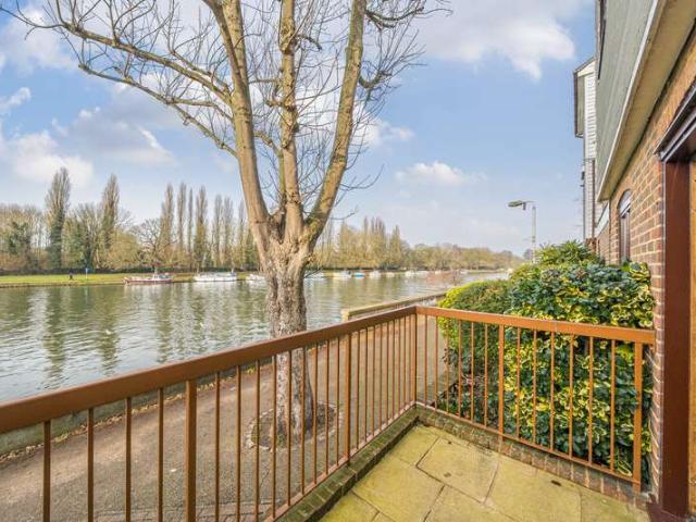 Flat for sale in Norbiton, Greater London