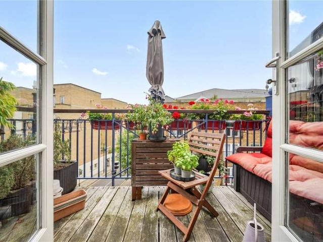 Flat for sale in Ratcliffe, Limehouse