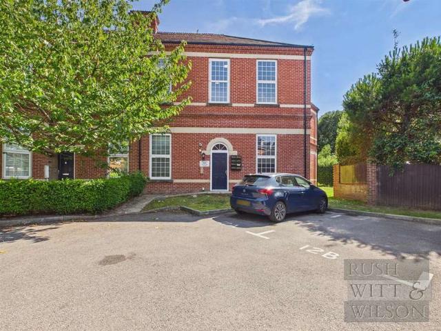 Flat for sale in Cross In Hand, East Sussex
