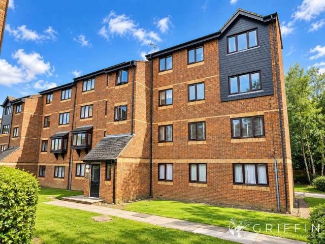 Flat for sale in Vange, Basildon