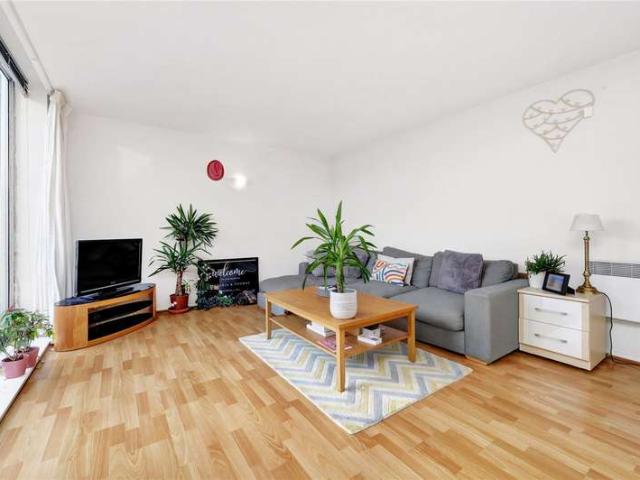 Flat for sale in Ratcliffe, Limehouse