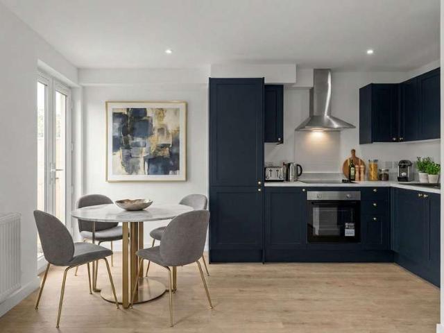 Flat for sale in Lucastes, Perryfields