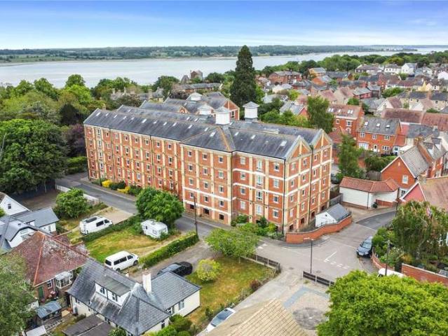 Flat for sale in Mistley, Dale Hill