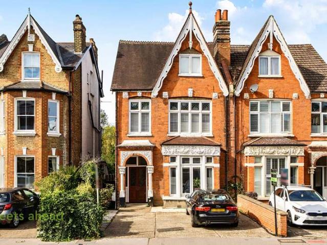 Flat for sale in London Borough of Croydon, Greater London