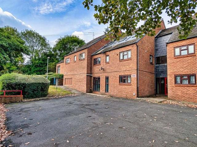 Flat for sale in Gedling, East Midlands