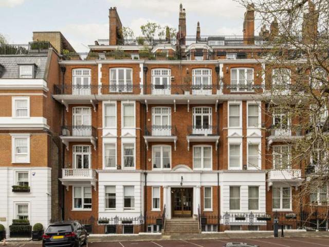 Apartment for sale in Battersea, Greater London