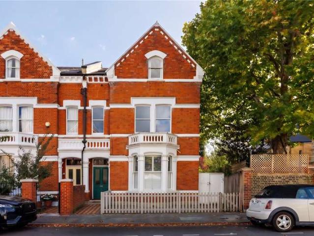 Flat for sale in London Borough of Wandsworth, Greater London