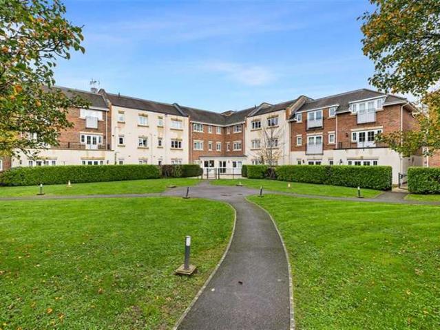 Flat for sale in Horsham, West Sussex